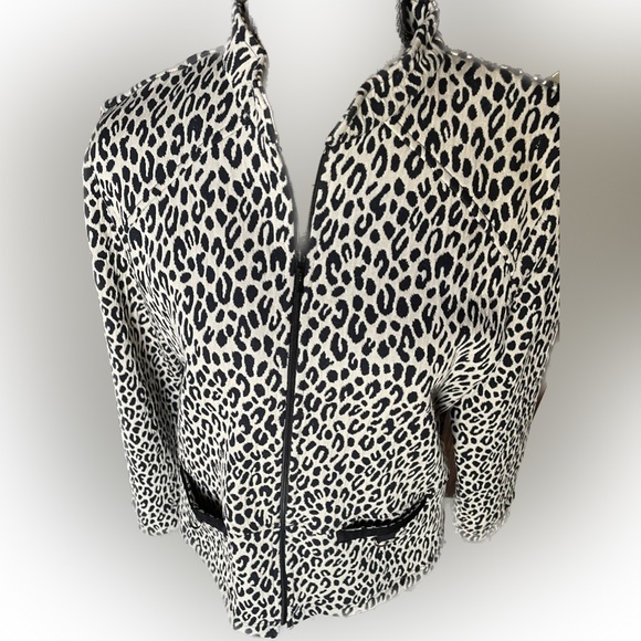 Rafael Sport animal print long sleeve lined zip up with pockets. Sz M Looks New - Picture 8 of 8